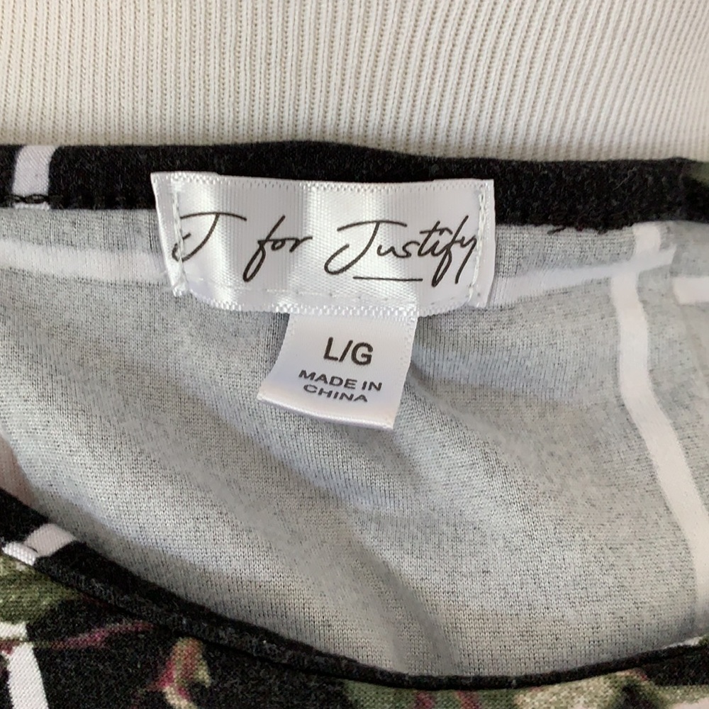 ‼️SOLD‼️ Casual | dressy top - Picture 6 of 6